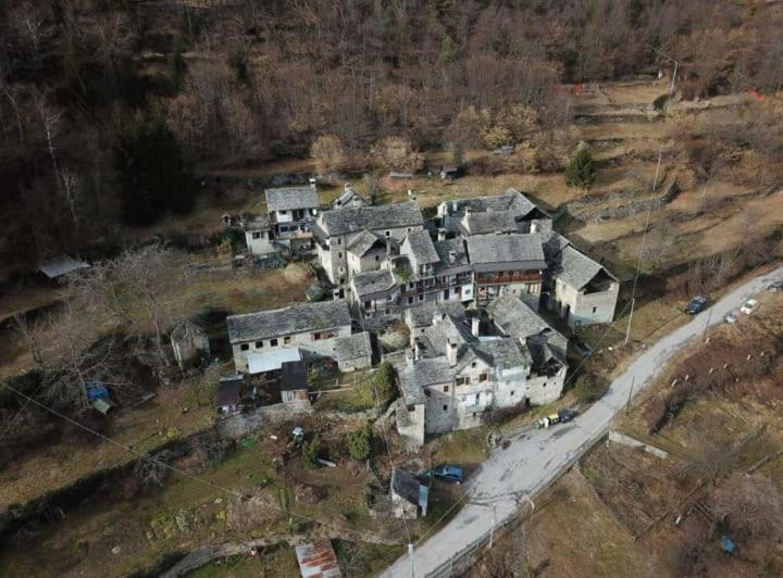 La Baita Di Francesca Montecrestese Bagian luar foto